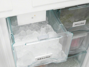 Холодильно-морозильная комбинация KFN37452iDE
